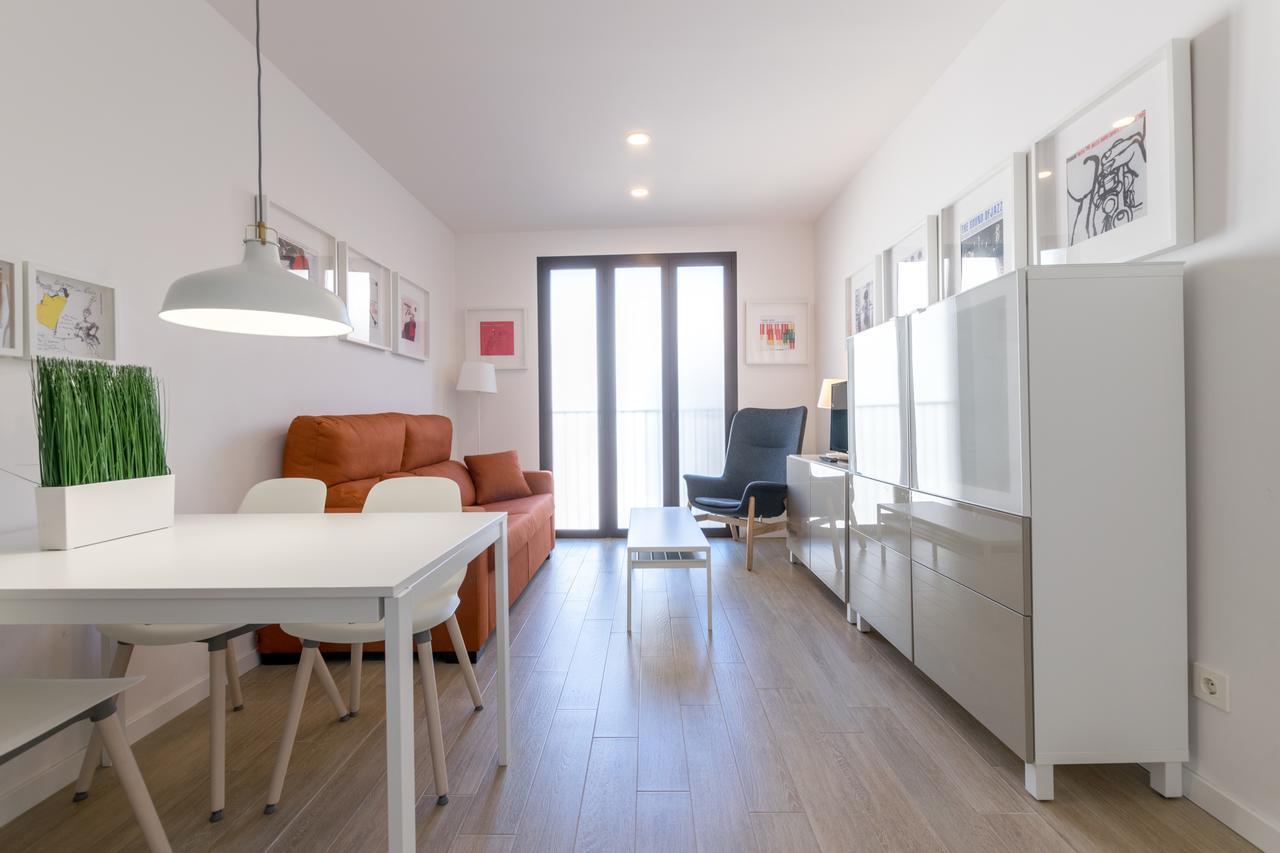 Apartments Madrina บาเลนเซีย ภายนอก รูปภาพ