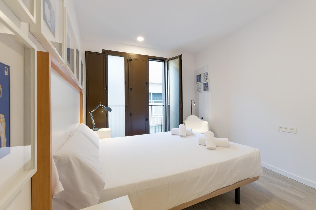 Apartments Madrina บาเลนเซีย ภายนอก รูปภาพ