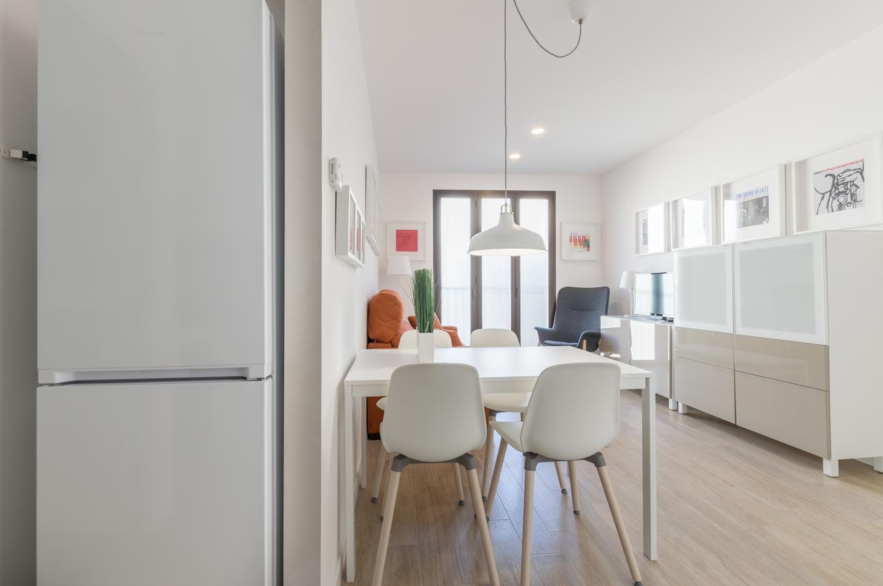 Apartments Madrina บาเลนเซีย ภายนอก รูปภาพ