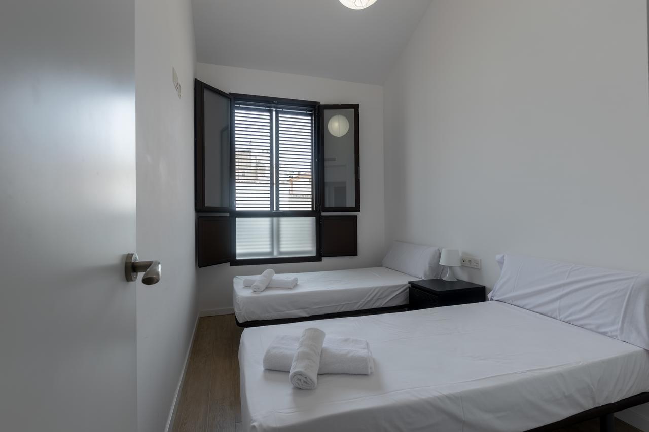 Apartments Madrina บาเลนเซีย ภายนอก รูปภาพ