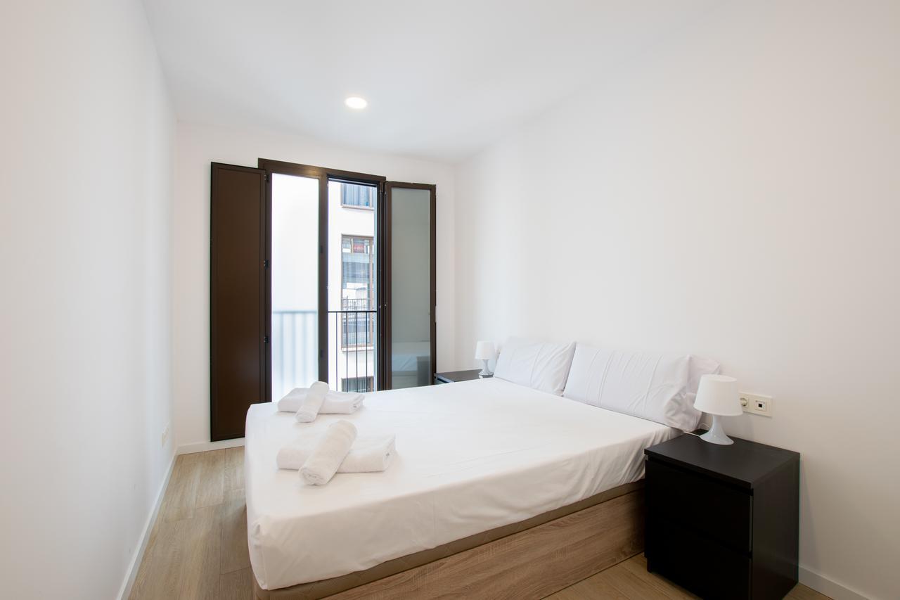 Apartments Madrina บาเลนเซีย ภายนอก รูปภาพ