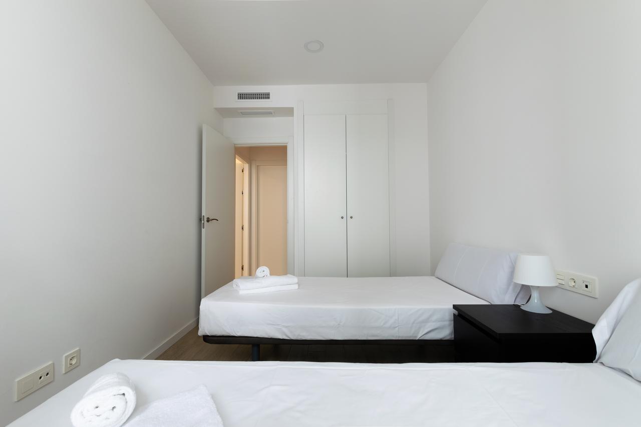 Apartments Madrina บาเลนเซีย ภายนอก รูปภาพ