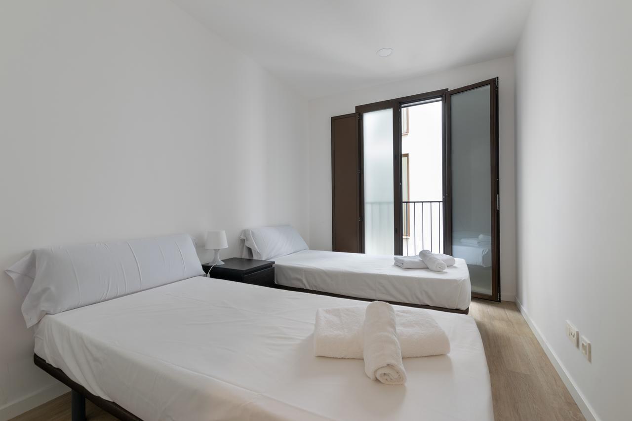 Apartments Madrina บาเลนเซีย ภายนอก รูปภาพ