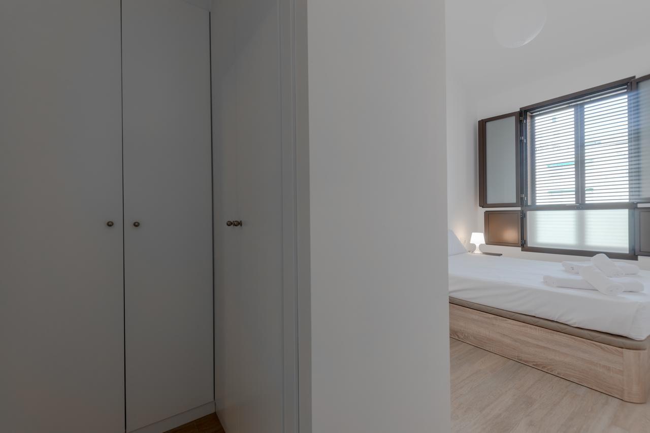 Apartments Madrina บาเลนเซีย ภายนอก รูปภาพ